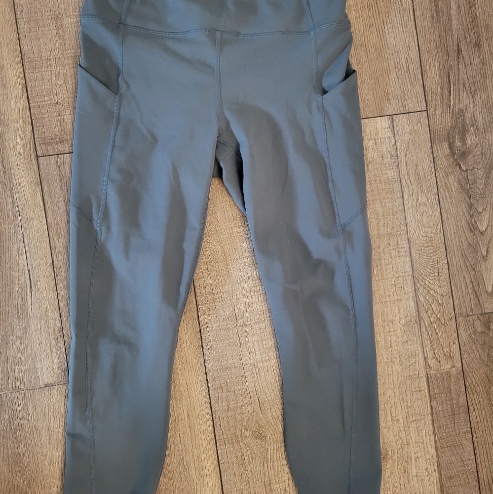 Fabletics cropped leggings